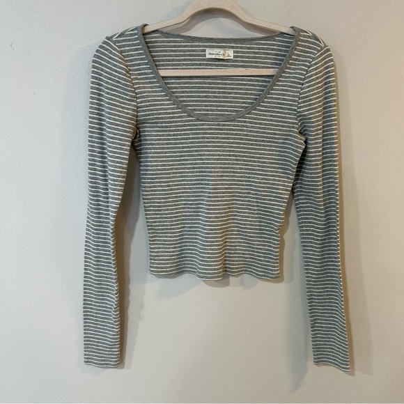 Abercrombie & Fitch Women's Grey White Striped Long Sleeve T-Shirt Size Large - Picture 1 of 3